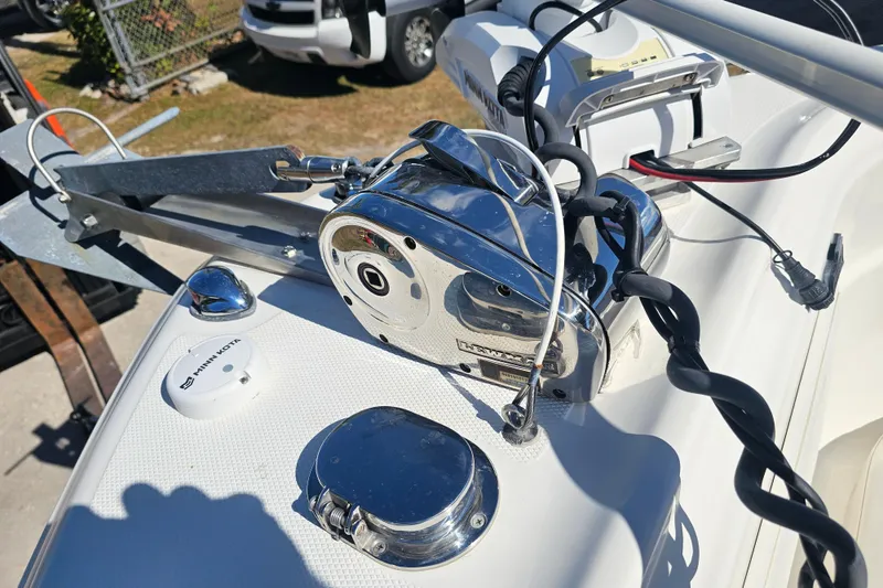 Slide: The Image of 2015 Wellcraft 252 Fisherman boat with Minn Kota trolling motor and anchor system. - 9
