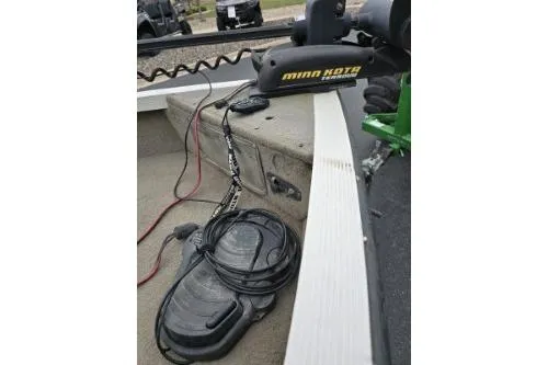Slide: The Image of 2004 Crestliner 1750 Fish Hawk SC boat with Minn Kota trolling motor and foot pedal. - 4