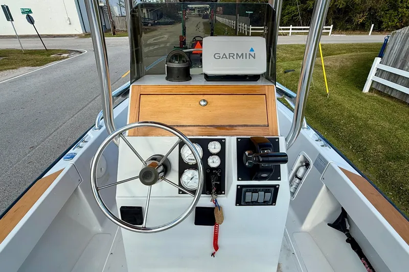 Slide: The Image of 1997 Boston Whaler 17 Outrage II boat console with Garmin navigation system. - 9