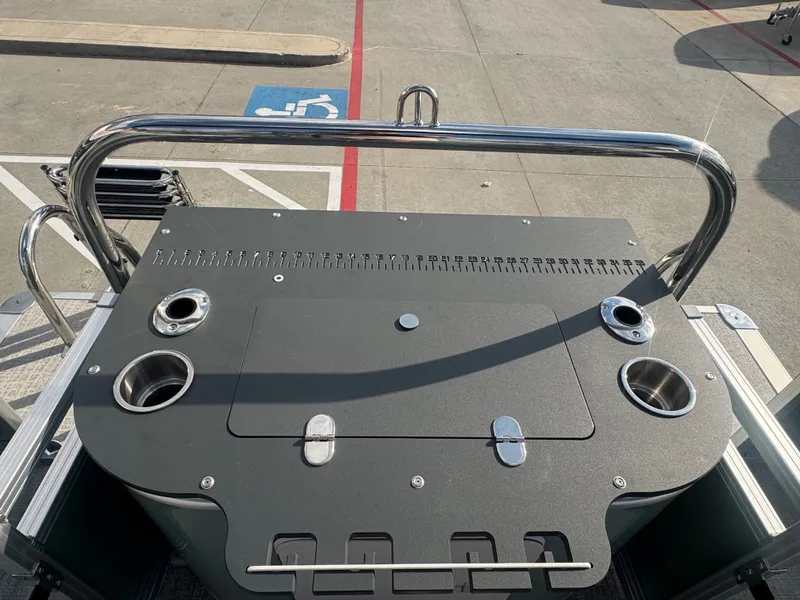 Slide: The Image of Avalon Venture 85 Quad Fish - 21' 2026 - 20