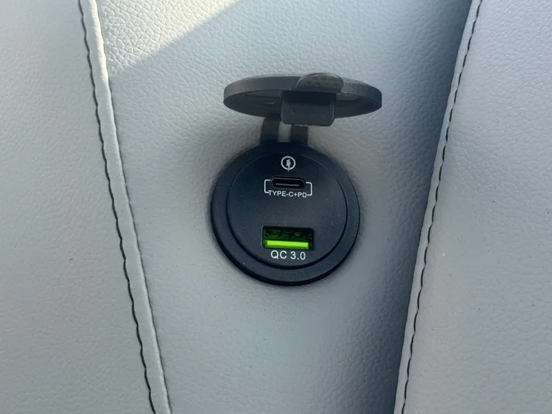 Slide: The Image of Avalon Venture 85 Quad Fish - 21' 2026 - 27