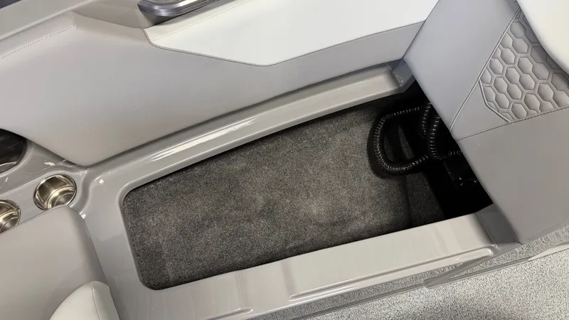 Slide: The Image of MasterCraft NXT24 2026 - 78
