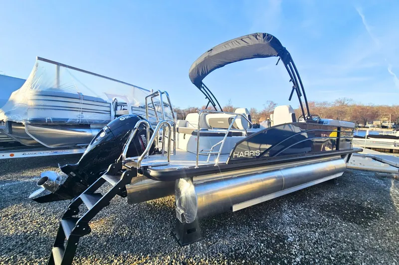 Slide: The Image of Harris Cruiser 210 2026 - 1