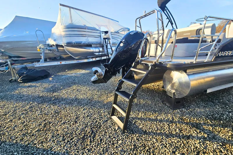 Slide: The Image of Harris Cruiser 210 2026 - 4