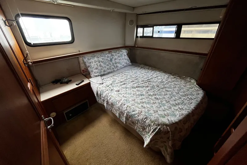 Slide: The Image of Interior of 1991 Carver 33 Aft Cabin Motor Yacht with TV and audio system. - 31