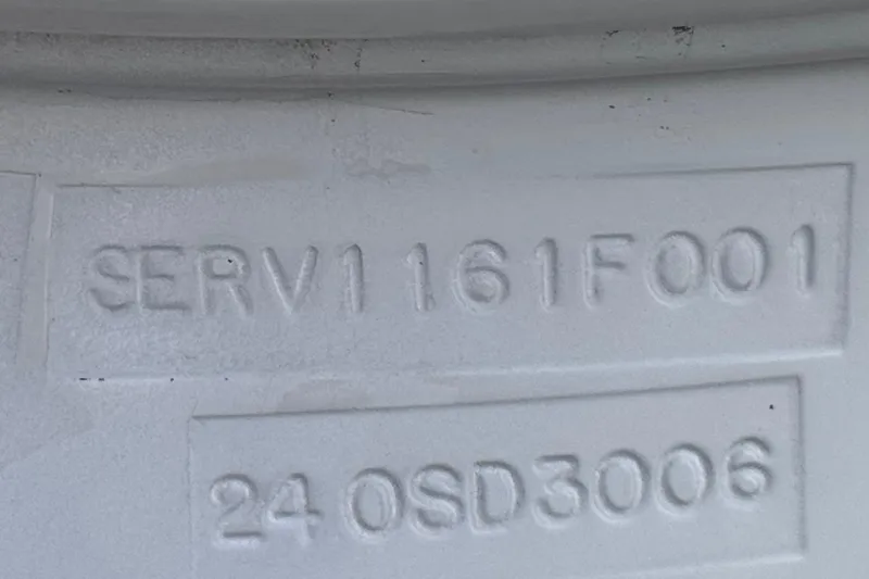 Slide: The Image of Hull identification number on 2001 Sea Ray 240 Sundeck boat. - 40