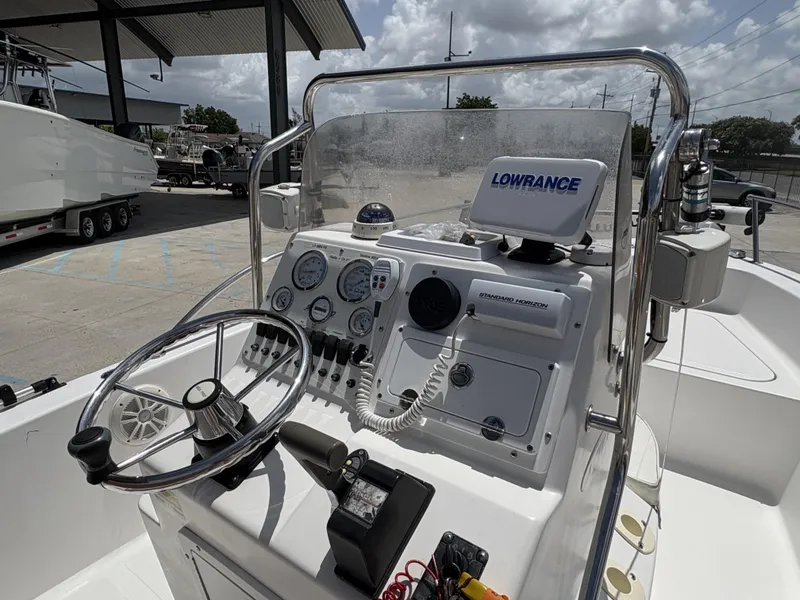 Slide: The Image of Sea Pro 190 Center Console 2003 - 10