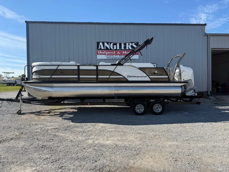 The Image of Berkshire 23SB2 STS 2025 - 1