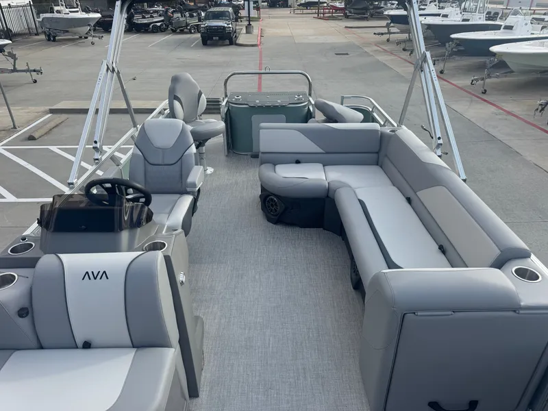 Slide: The Image of Avalon Venture 85 Quad Fish - 21' 2026 - 14