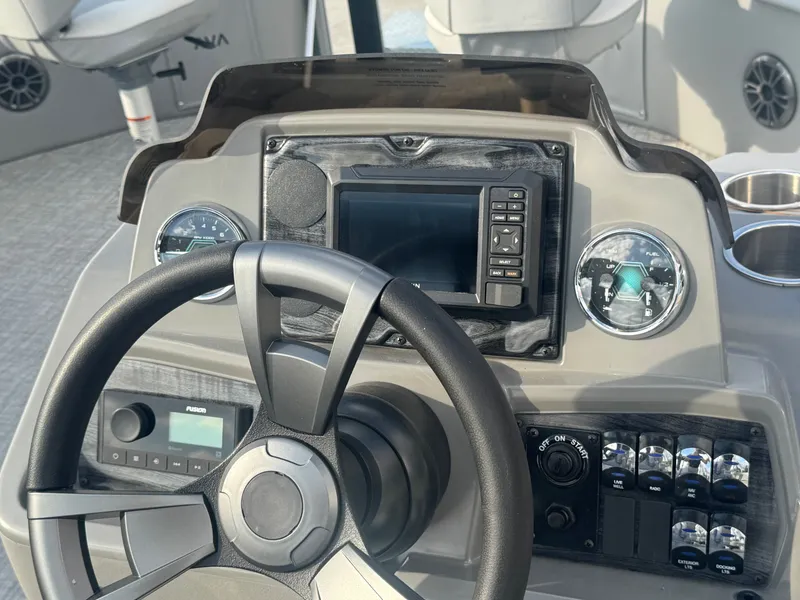 Slide: The Image of Avalon Venture 85 Quad Fish - 21' 2026 - 17