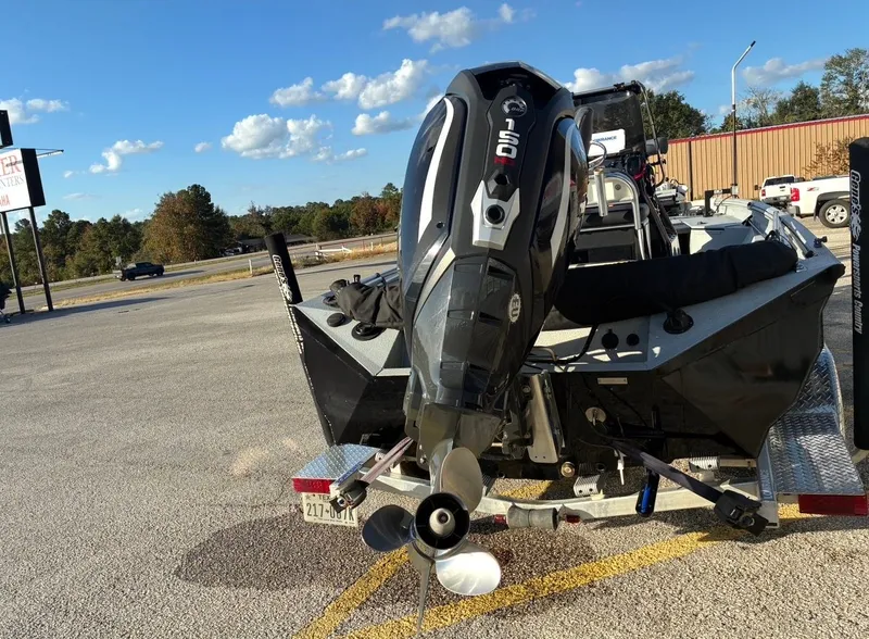 Slide: The Image of Excel 220 Bay Pro 2019 - 9