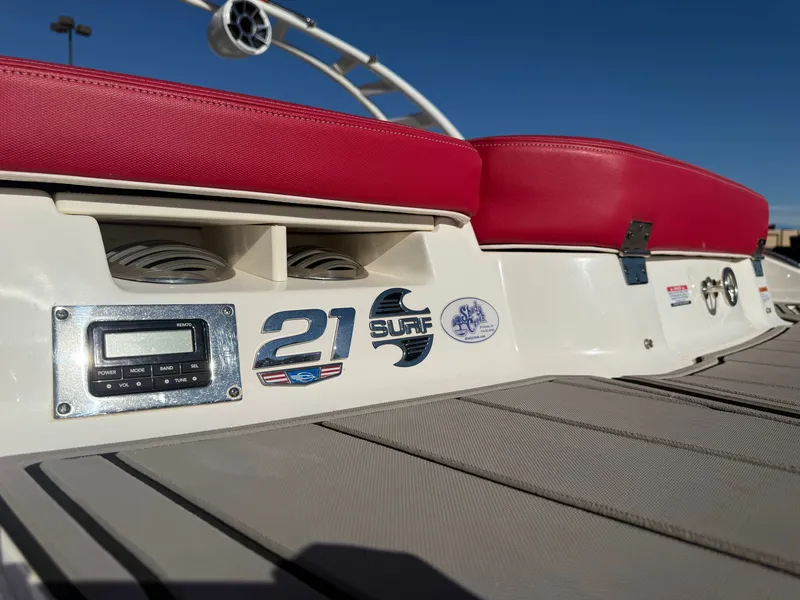 Slide: The Image of Chaparral 21 Surf 2020 - 10