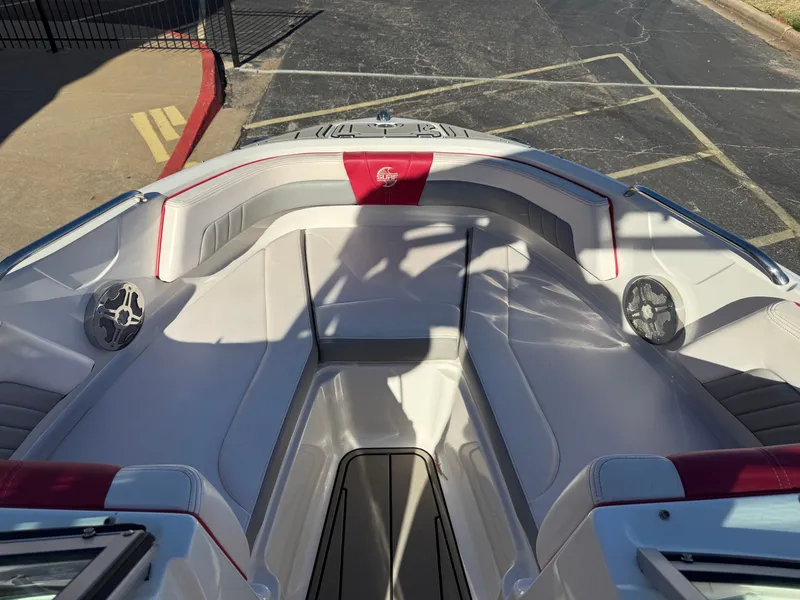 Slide: The Image of Chaparral 21 Surf 2020 - 27