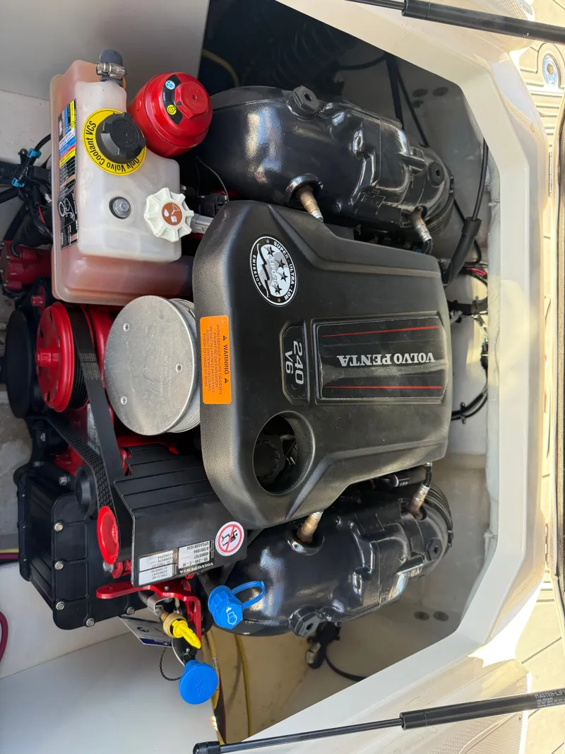 Slide: The Image of Chaparral 21 Surf 2020 - 30