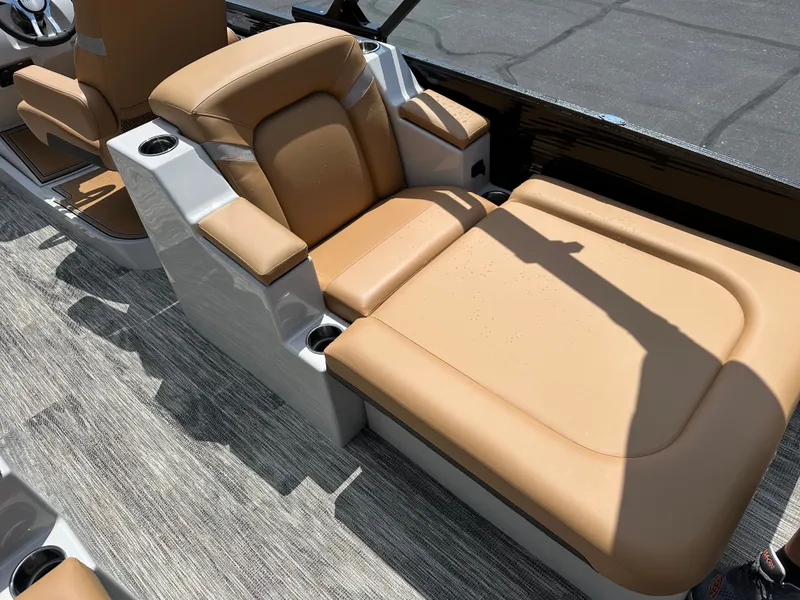 Slide: The Image of Crest Caribbean LX 230 SLRC 2024 - 8