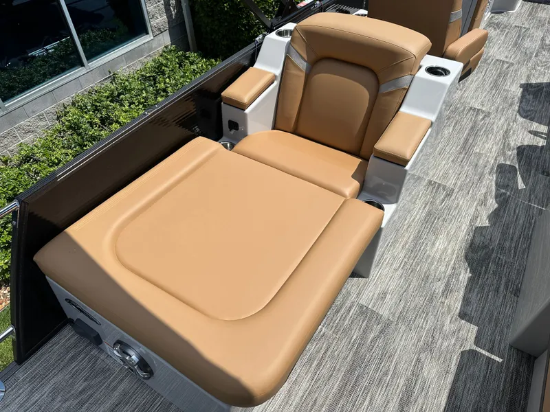 Slide: The Image of Crest Caribbean LX 230 SLRC 2024 - 9