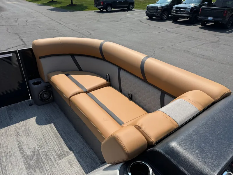 Slide: The Image of Crest Classic 220 2025 - 7