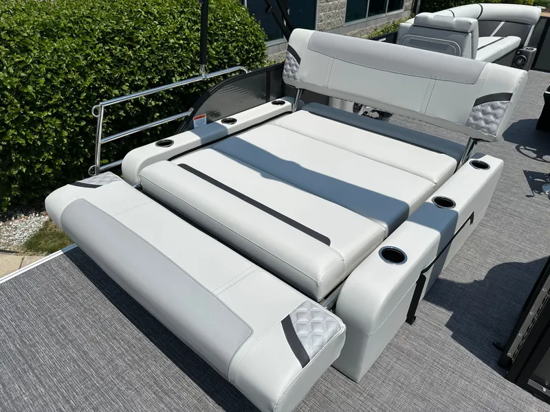 Slide: The Image of Crest Classic 240 SLSC 2025 - 11