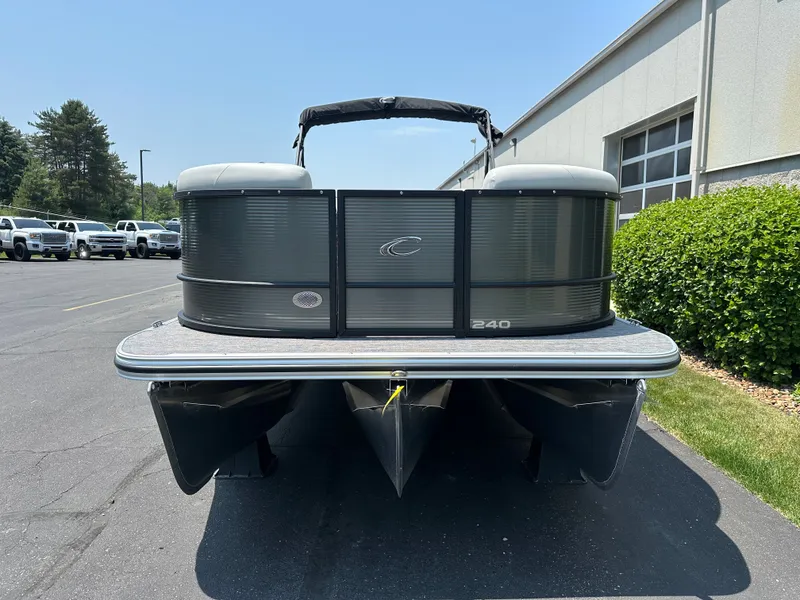 Slide: The Image of Crest Classic 240 SLSC 2025 - 3