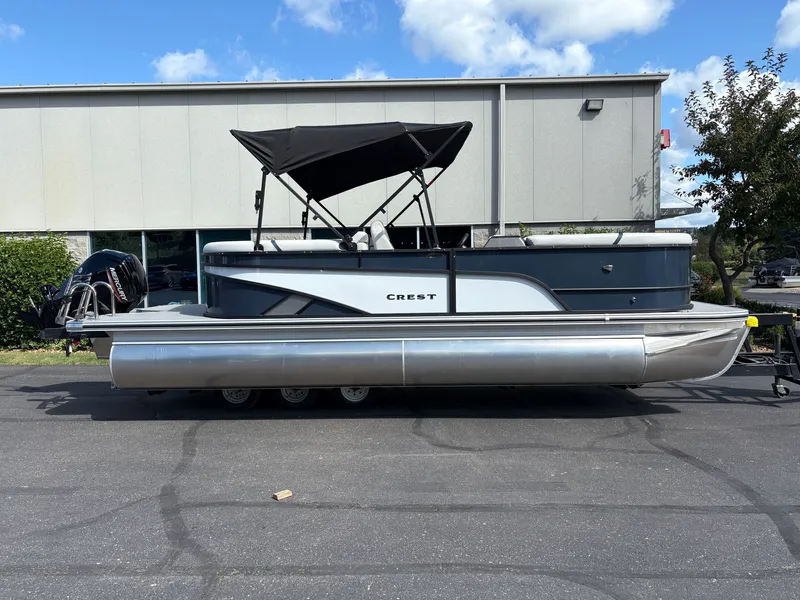 The Image of Crest Conquest 230 SLC 2026 - 1