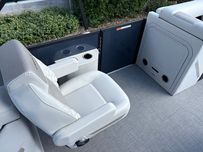 Slide: The Image of Crest Conquest 230 SLC 2026 - 11