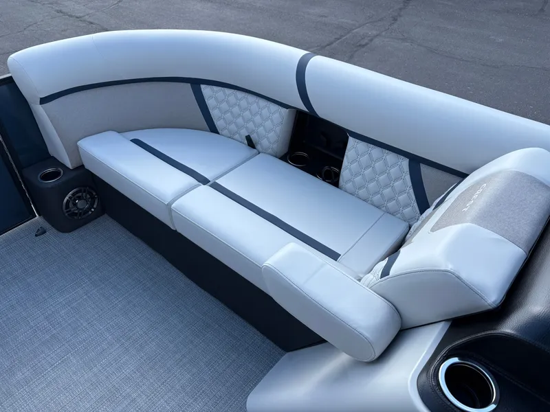 Slide: The Image of Crest Conquest 230 SLC 2026 - 15