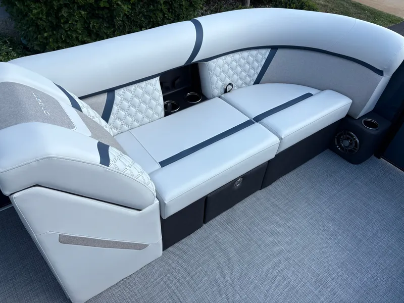 Slide: The Image of Crest Conquest 230 SLC 2026 - 16