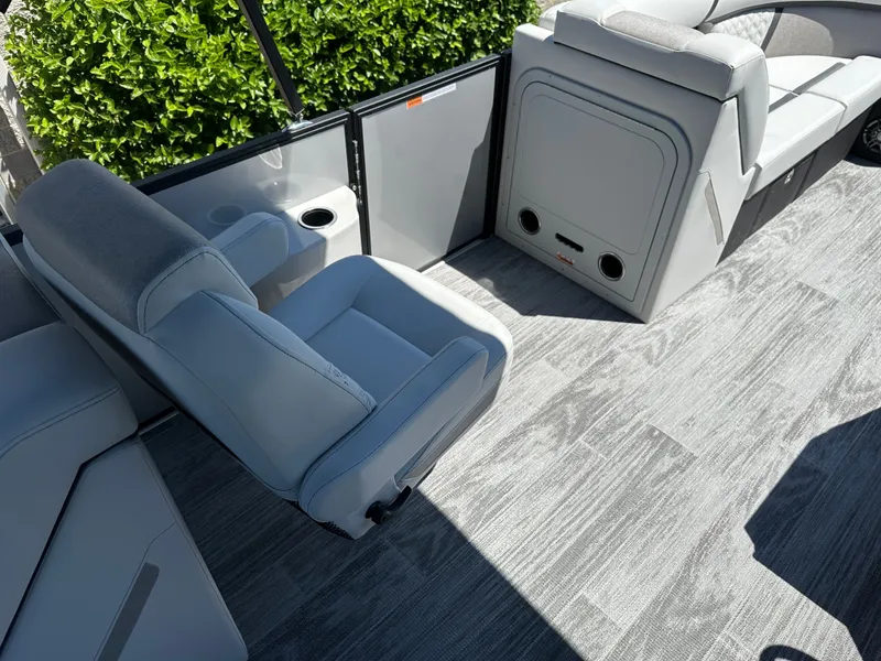 Slide: The Image of Crest Conquest 230 SLC 2026 - 11