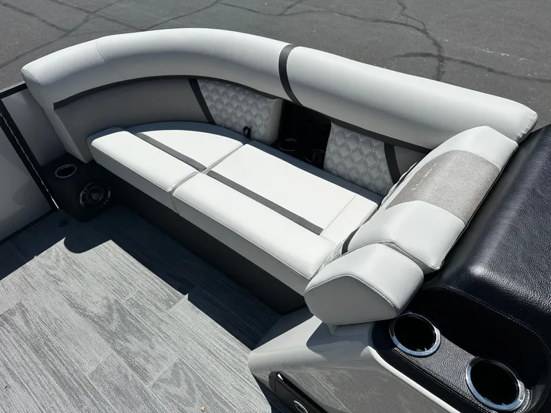 Slide: The Image of Crest Conquest 230 SLC 2026 - 14