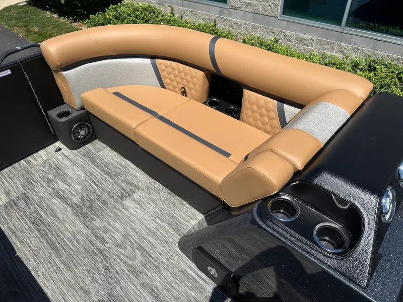 Slide: The Image of Crest Conquest 230 SLS 2026 - 14