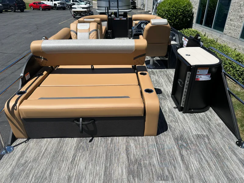 Slide: The Image of Crest Conquest 230 SLS 2026 - 8