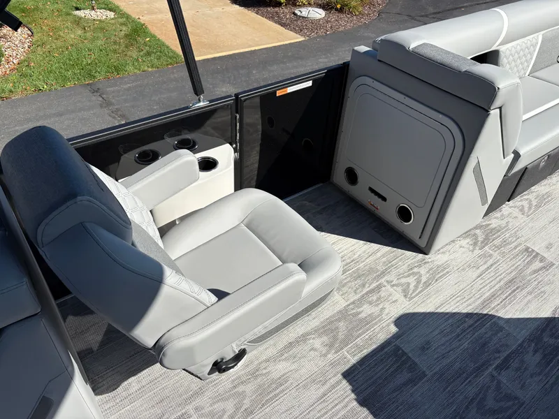 Slide: The Image of Crest Conquest 250 SLC 2026 - 11