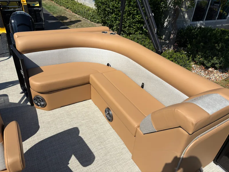 Slide: The Image of Crest Conquest SE 220 2026 - 11