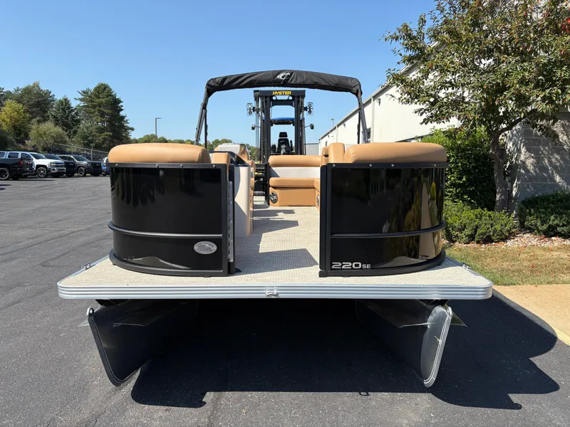 Slide: The Image of Crest Conquest SE 220 2026 - 4