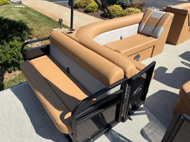 Slide: The Image of Crest Conquest SE 220 2026 - 8