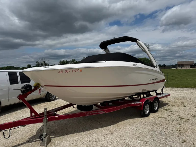 The Image of Regal LS4 Surf 2019 - undefined