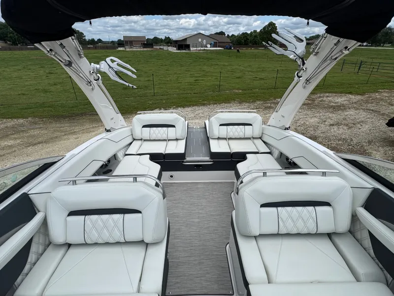 Slide: The Image of Regal LS4 Surf 2019 - 9