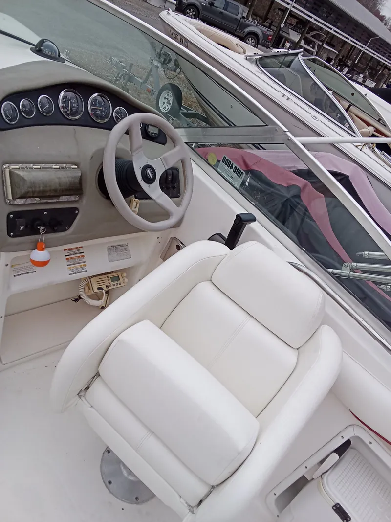 Slide: The Image of Four Winns 245 2003 - 3