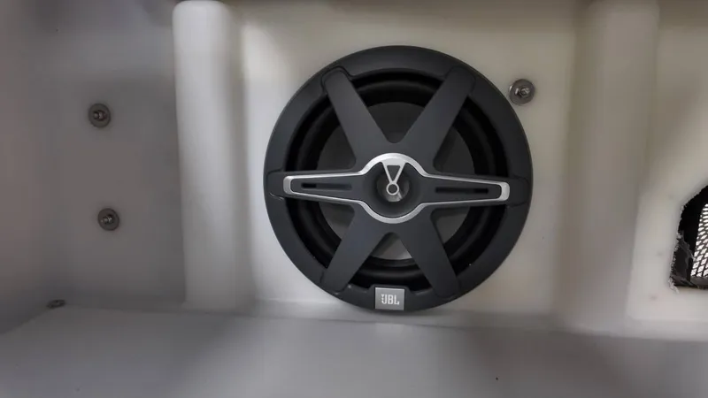 Slide: The Image of JBL speaker in Barletta Corsa 23UC 2026 boat. - 33