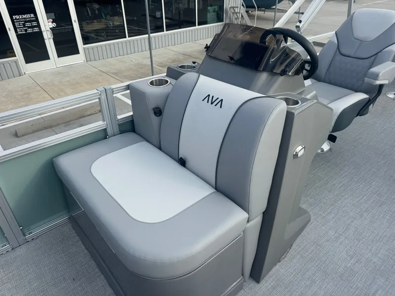 Slide: The Image of Avalon Venture 85 Quad Fish - 21' 2026 - 12