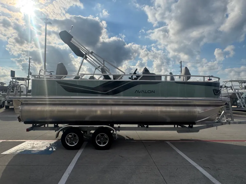 Slide: The Image of Avalon Venture 85 Quad Fish - 21' 2026 - 8