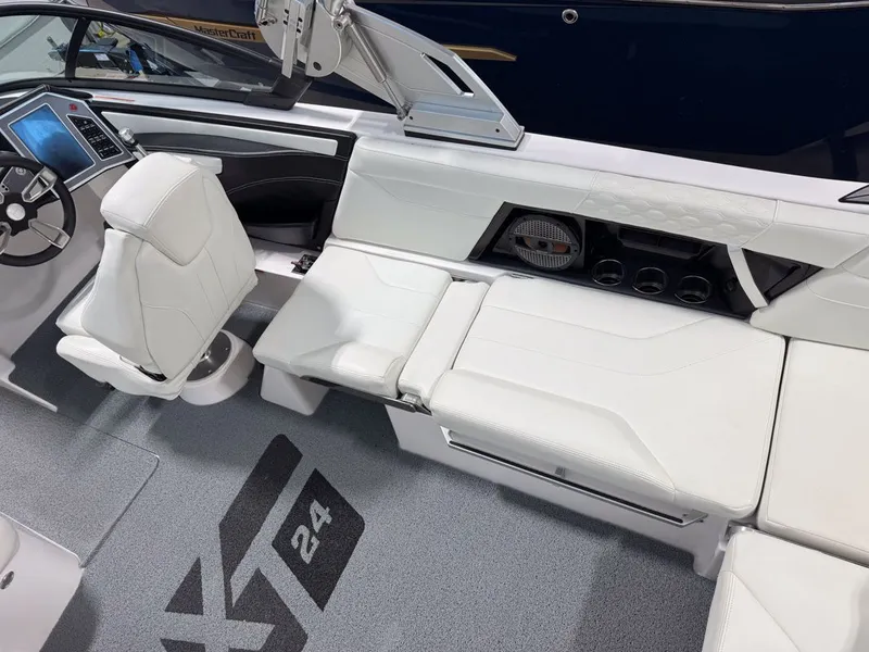 Slide: The Image of MasterCraft XT24 2024 - 11