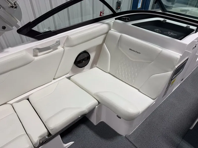 Slide: The Image of MasterCraft XT24 2024 - 12