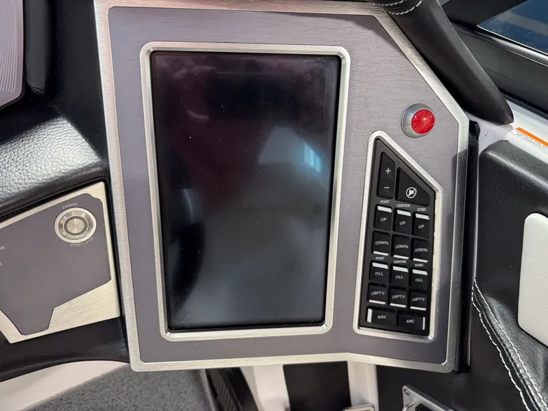 Slide: The Image of MasterCraft XT24 2024 - 15