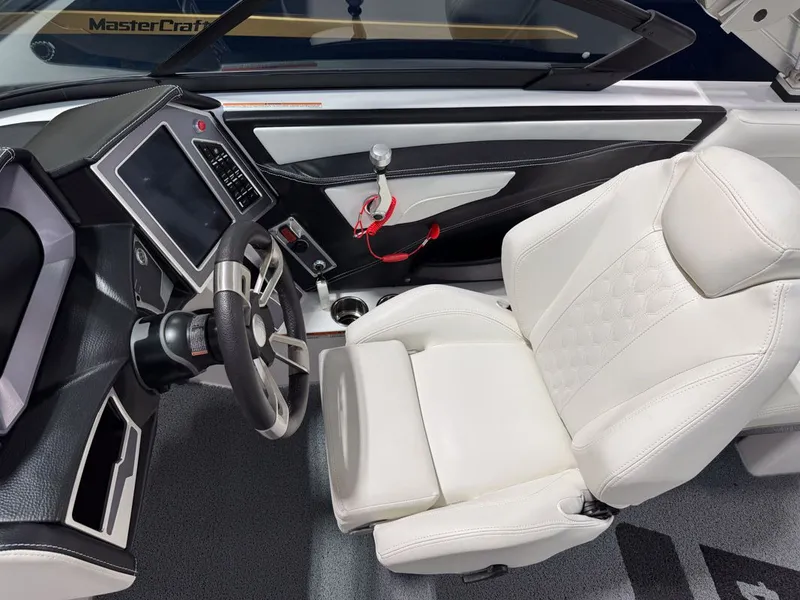 Slide: The Image of MasterCraft XT24 2024 - 17