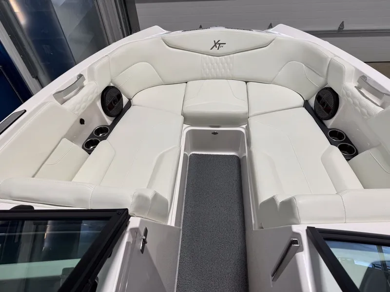 Slide: The Image of MasterCraft XT24 2024 - 18