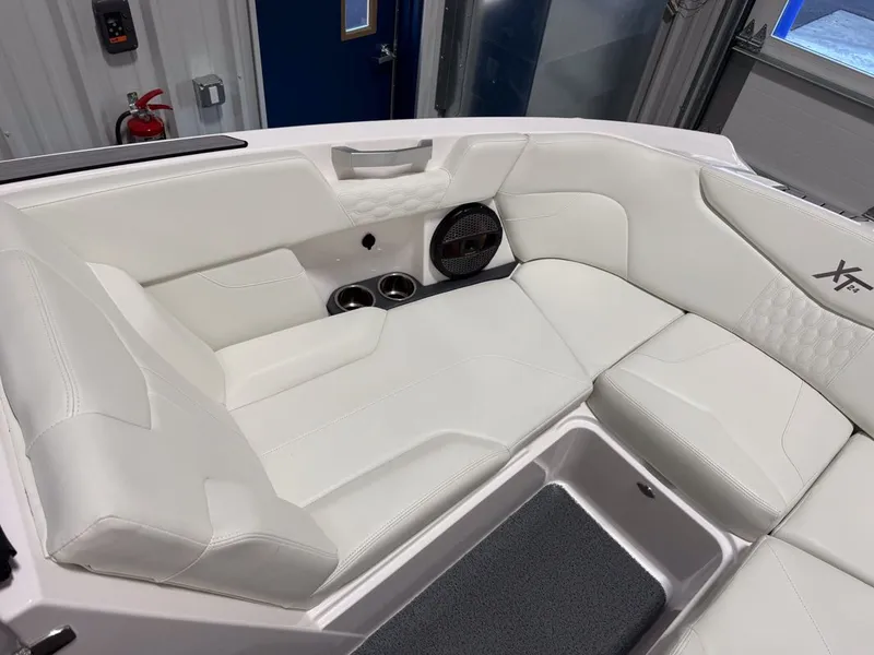 Slide: The Image of MasterCraft XT24 2024 - 19