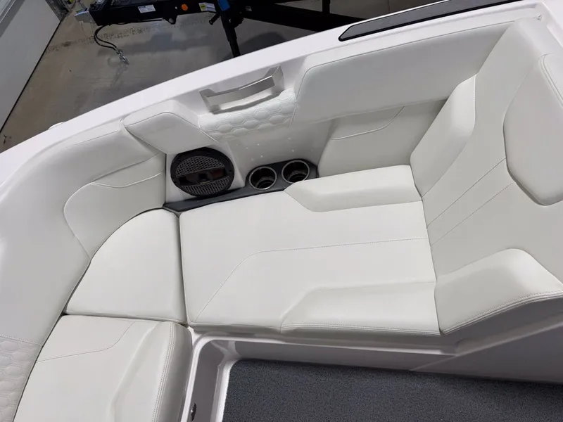 Slide: The Image of MasterCraft XT24 2024 - 22