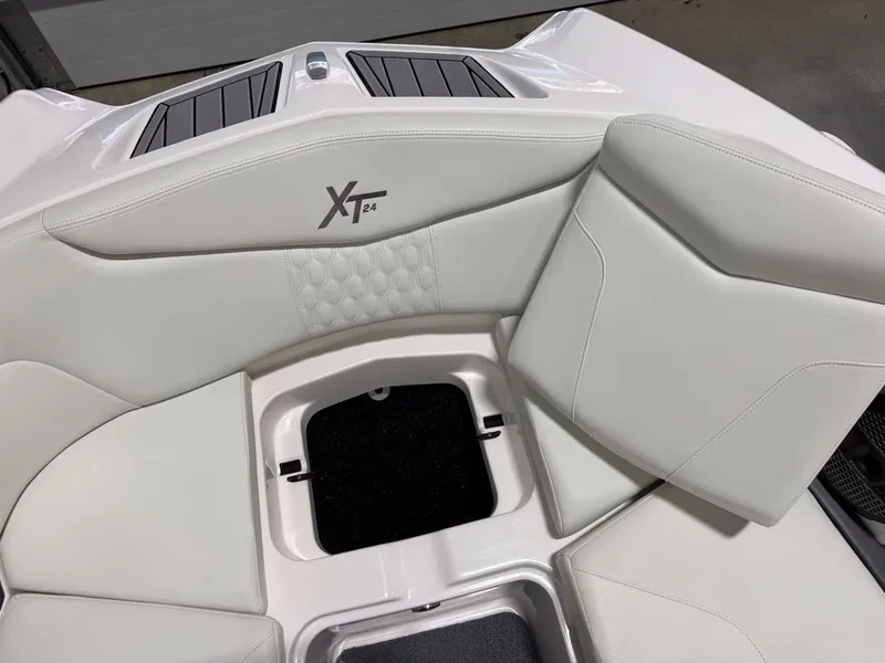 Slide: The Image of MasterCraft XT24 2024 - 24