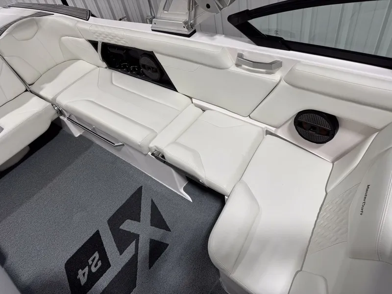 Slide: The Image of MasterCraft XT24 2024 - 27